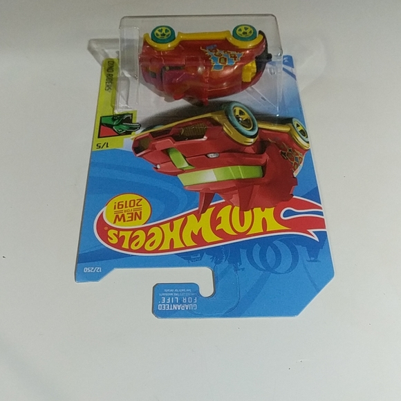 Hot Wheels Tricera-Truck - Picture 4 of 8